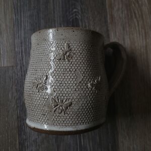 Ceramic Speckled Bee Design Mug
